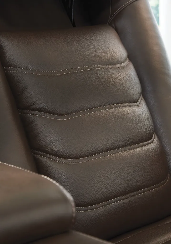 U10601-TUFT-DETAIL.webp