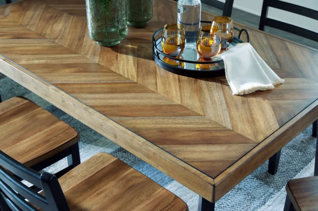 D413-425-TABLE-DETAIL.webp